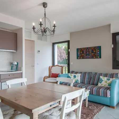 Apartment Le Port-plage Facing Beach, Lla Selections By Location Annecy Talloires