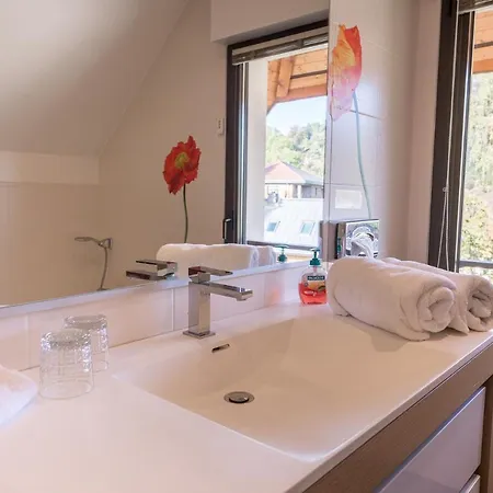 Le Port-plage Facing Beach, Lla Selections By Location Annecy Apartment Talloires